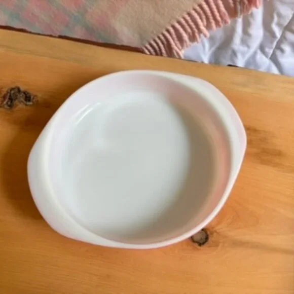 Vintage Pyrex Flamingo Pink #221 Round Baking Dish - Picture 3 of 7